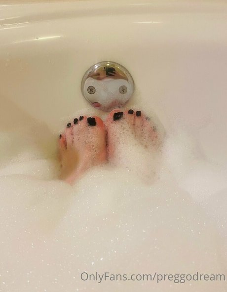 preggodream naked on onlyfans