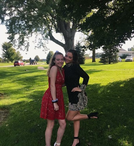 Emmie Garver onlyfans model photos