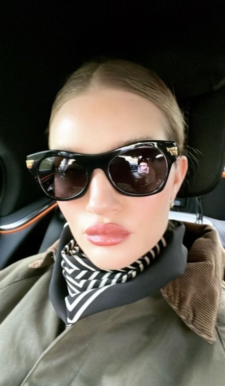 asian onlyfans beautiful porn selfie