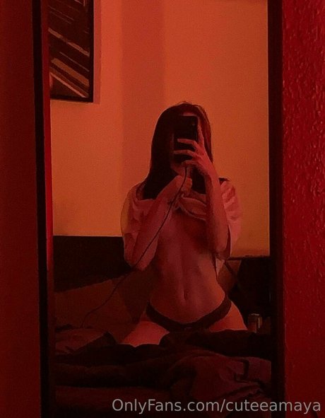 cuteeromana onlyfans striptease