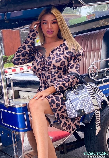 TukTuk Patrol onlyfans striptease