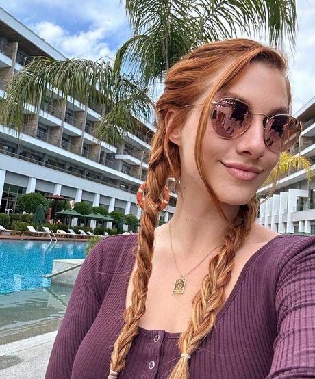 Lara Loft onlyfans nude tits