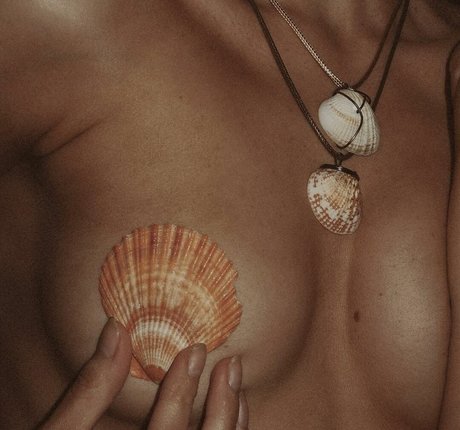 Liora Lapointe leaked onlyfans