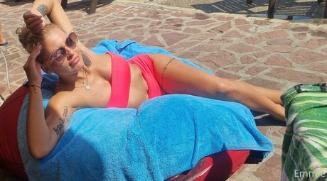 emmie six only fans pics