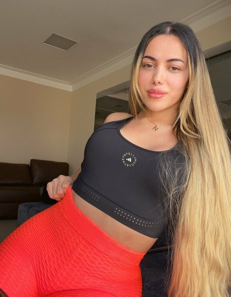 Emily Narizinho onlyfans model