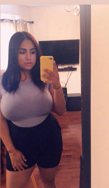curvy girl onlyfans sexy photo