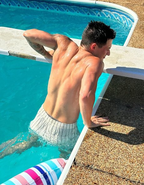 amateur shemale onlyfans free nude print