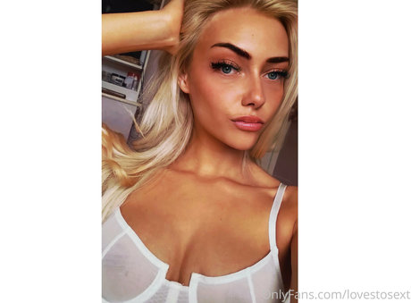 alarna onlyfans nude content