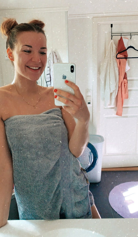 kristinll onlyfans striptease