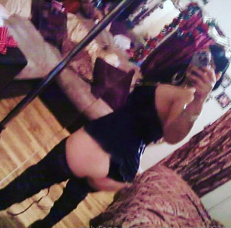 sexistrawberry5611 onlyfans leaked tits