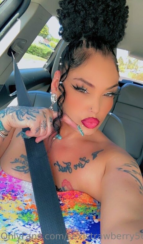 sexistrawberry5611 only fans pictures