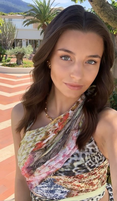 Julia Wieniawa onlyfans porn