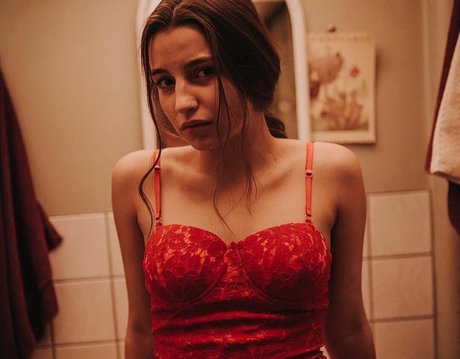 Julia Wieniawa sexy onlyfans