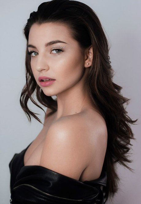 Julia Wieniawa onlyfans leaka