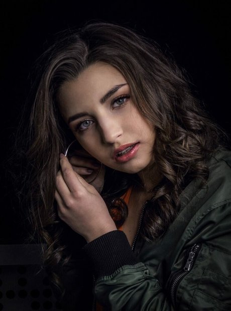 Julia Wieniawa onlyfans sexy