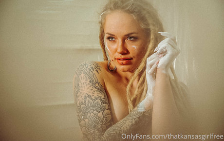 thatkansasgirlfree onlyfans star