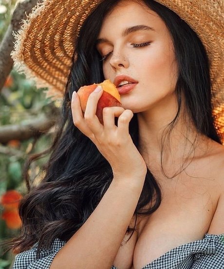 Alina Revolver Production nude onlyfans