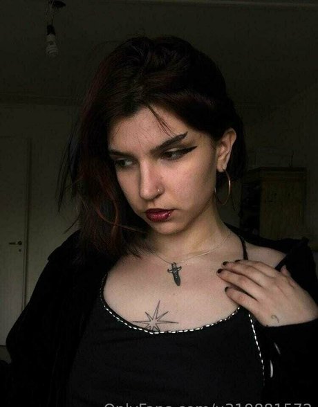 lola deinnn onlyfans hot