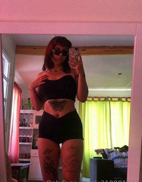 lola deinnn onlyfans tits