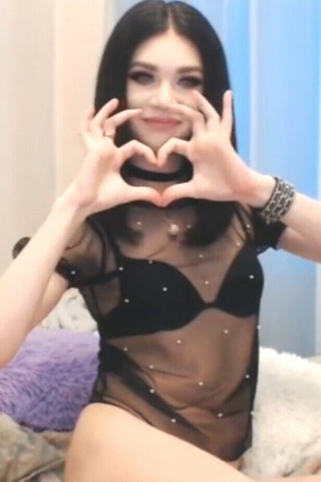 Sweet Lady Cola onlyfans striptease