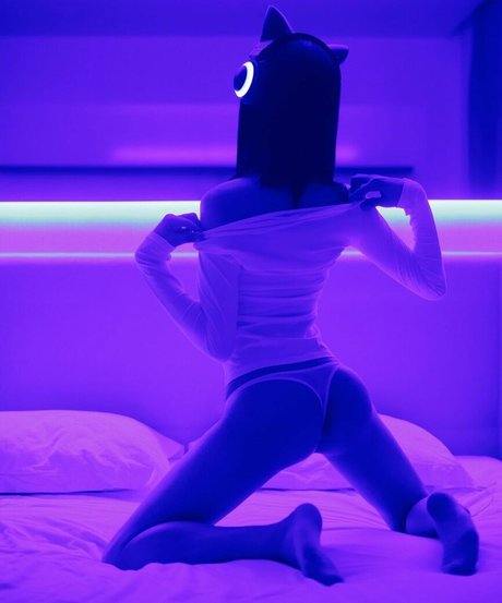 Sweet Lady Cola strip onlyfans