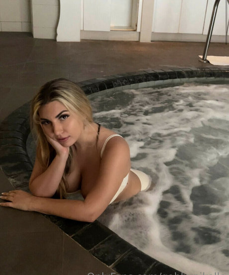 Gabbynikolle onlyfans striptease