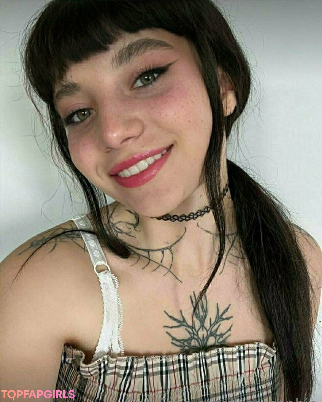 kiss sophie hot onlyfans