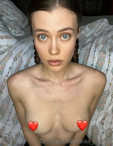 kiss sophie onlyfans leaked tits