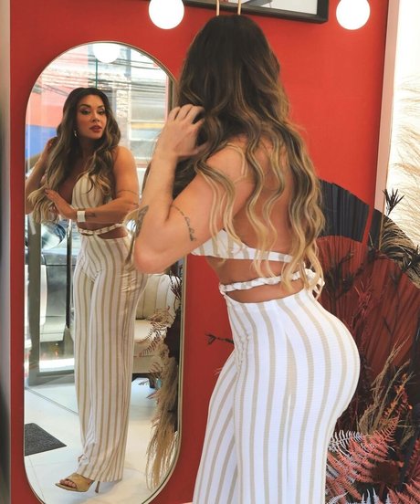 Juliana Salimeni onlyfans leaj