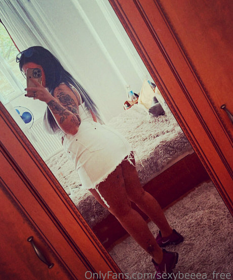 sexybeeea free strip onlyfans