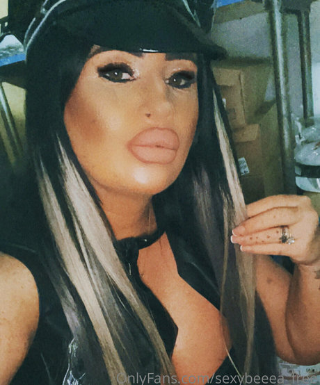sexybeeea free only fans sex