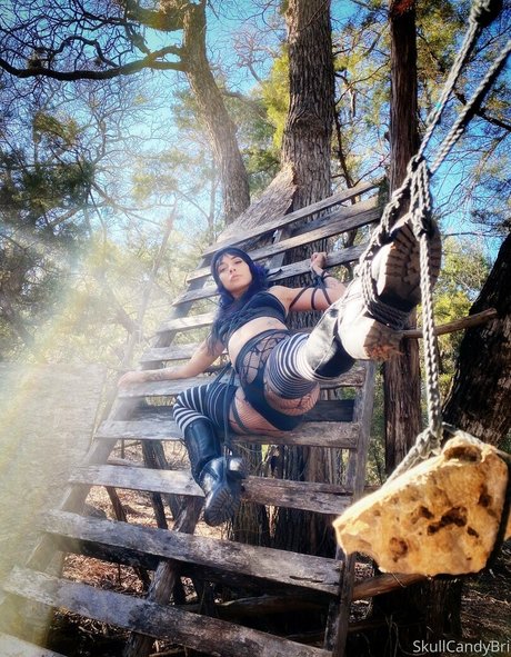 skullcandybri onlyfans strip tease