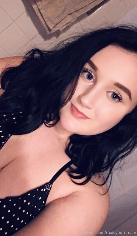 roxieyourdream naked on onlyfans