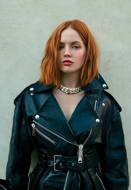 Ellie Bamber naked onlyfans leaks