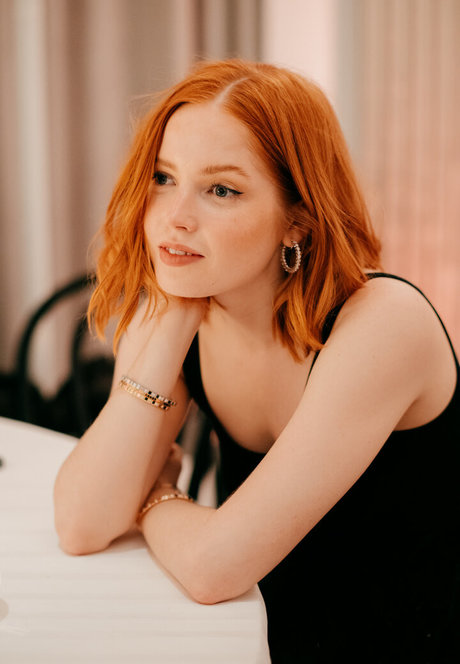 Ellie Bamber leaks onlyfans