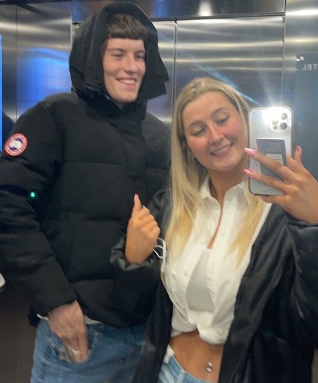 Laura Brophy onlyfans tits