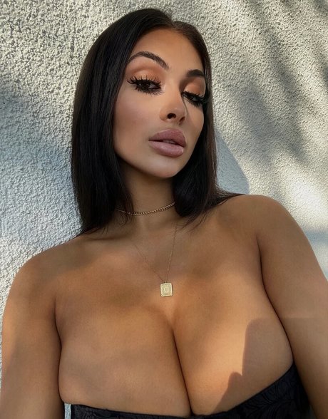 Parker Abbott onlyfans leaked pics