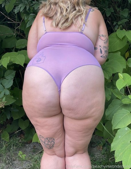 peachyinwonderland onlyfans leaked dirtyship