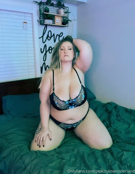 peachyinwonderland onlyfans striptease