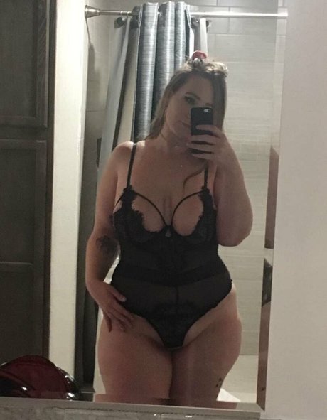 peachyinwonderland naked onlyfans pics