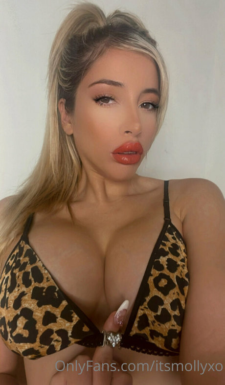 itsmollyxo onlyfans leaked photos