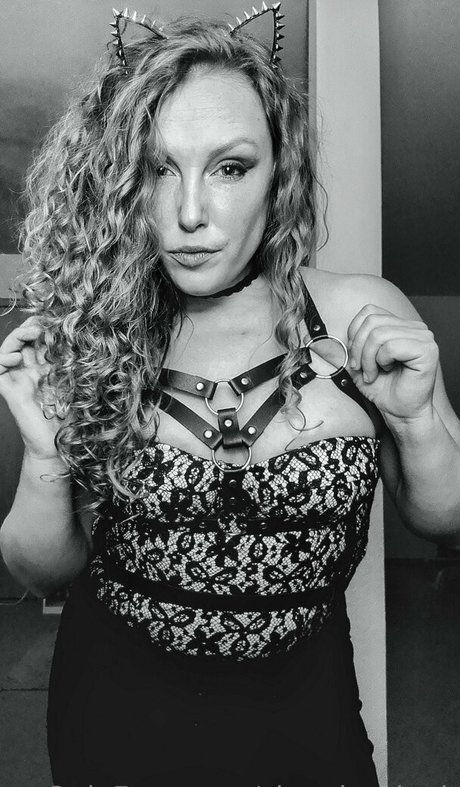 snow bunny907 feet onlyfans