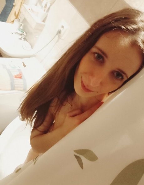 esterfreee onlyfans images