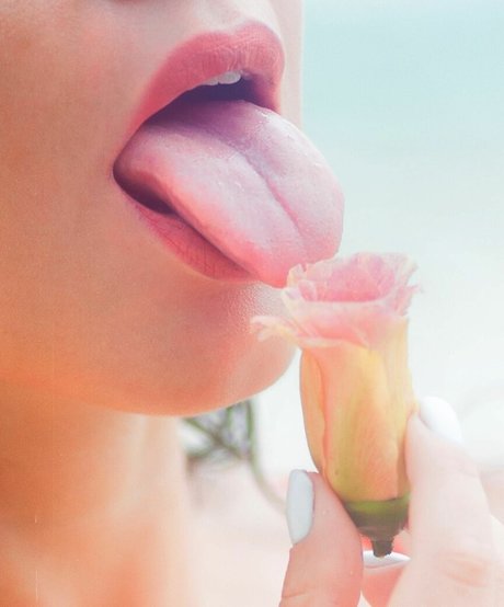 Iulia Girbu leak only fans