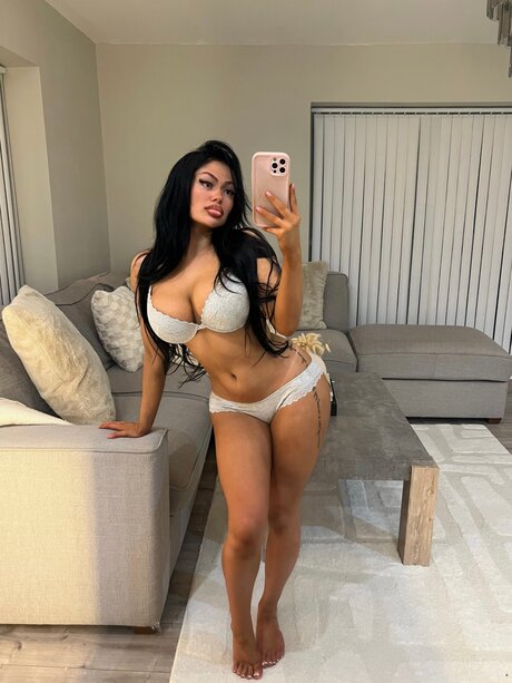 Hollyydollyy onlyfans creator