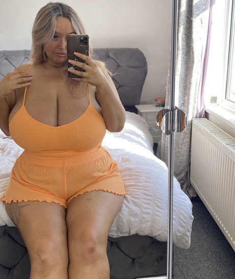 bustyholly new onlyfans leaks