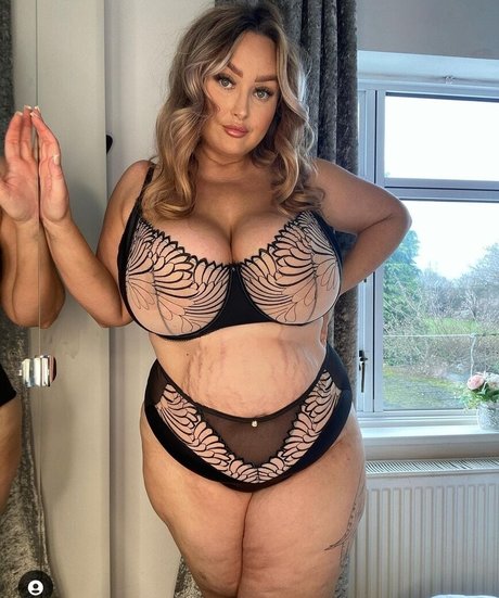 bustyholly leaked naked onlyfans