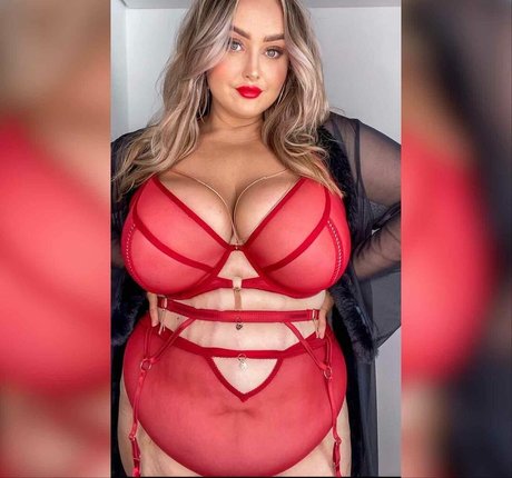 bustyholly onlyfans leak