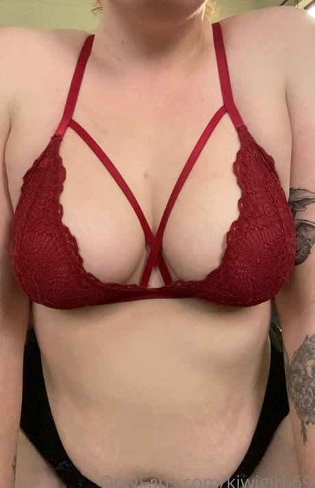 kiwigirl 69 onlyfans picture