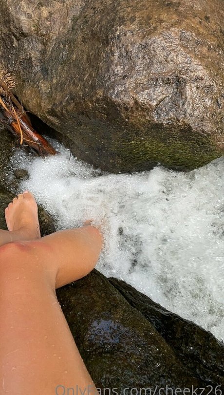 cheekz26 boobs onlyfans